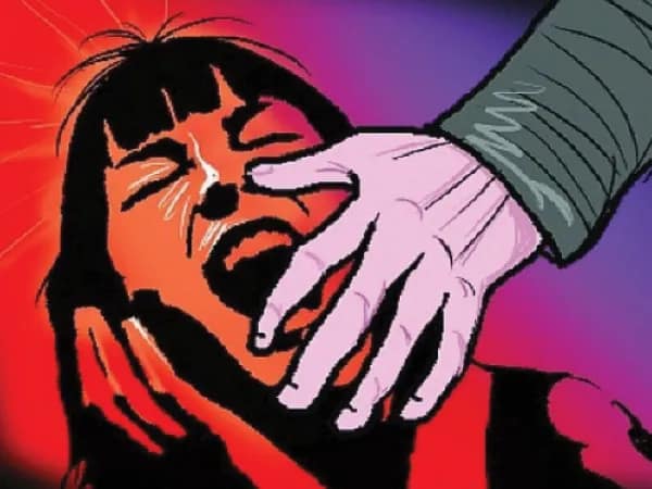 নাবালিকা ছাত্রীকে গণধর্ষণের অভিযোগ, নিমতায় পাকড়াও ৪