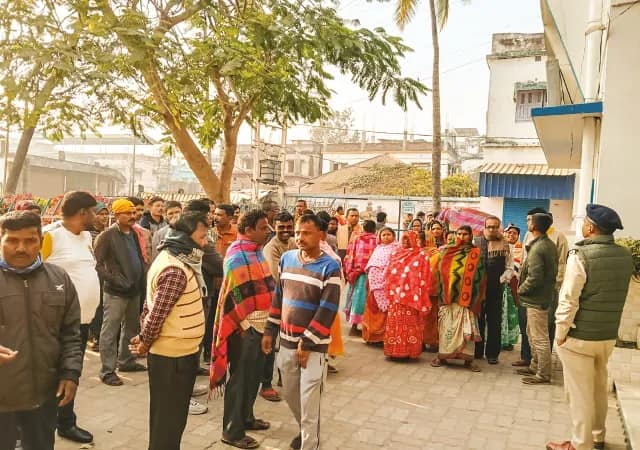 চারদিনের কর্মবিরতি প্রত্যাহার, কাজে ফিরলেন সাফাইকর্মীরা