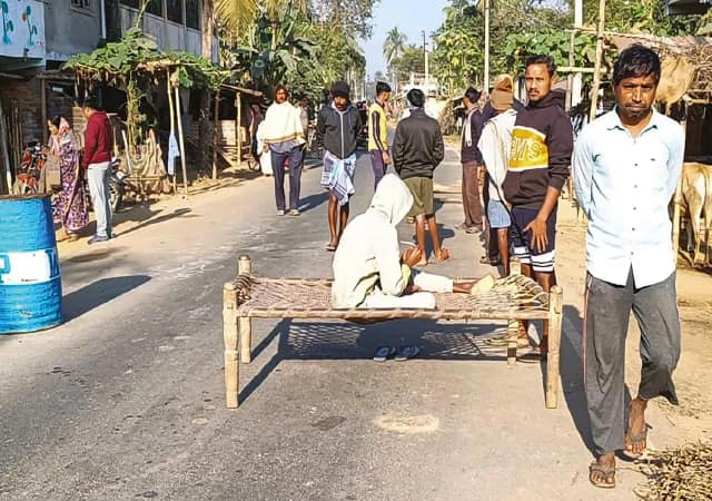 রাইপুরে ট্রাক্টরের ধাক্কায় বৃদ্ধার মৃত্যু, অবরোধ এলাকাবাসীর