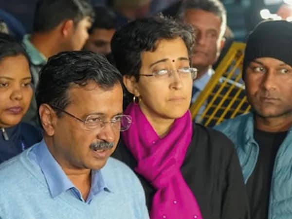 দিল্লি হারিয়ে জয়ী আপ সদস্যদের নিয়ে কেজরিওয়ালের ১৫ মিনিটের বৈঠক! স্থির হল ভবিষ্যতের রোড ম্যাপ