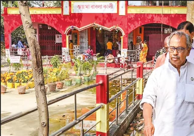 নিকাশি নালা ছাপিয়ে জলমগ্ন রামপুরহাট মেডিক্যালের কালীমন্দির চত্বর