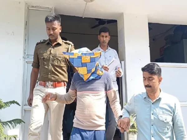 দমদম জেলের বন্দির থেকেও তোলা আদায়!