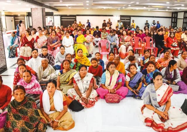 স্বামী দেবানন্দ আশ্রমের প্রথম শিলিগুড়ি উৎসব, ভক্তের ঢল
&nbsp;