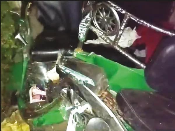বাসন্তী হাইওয়েতে অটো-গাড়ি সংঘর্ষ, গুরুতর জখম ১০