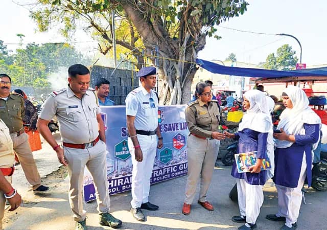 ঘটনাবহুল মাধ্যমিকের প্রথম দিন নির্বিঘ্নে মিটল বাংলা পরীক্ষা