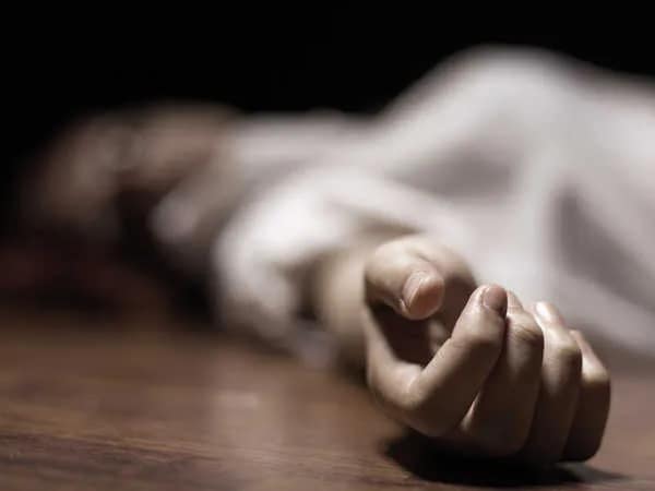 পরীক্ষা দিয়ে ফেরার পথে ইভটিজিং, বাড়ি ফিরে আত্মঘাতী মাধ্যমিক ছাত্রী