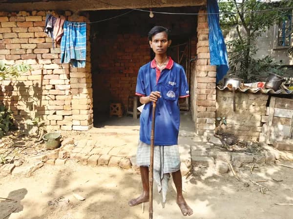 কোনও পরিচয়পত্র নেই, আধপেটা খেয়ে কাটছে বিশেষভাবে সক্ষমের