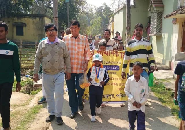 শাটল রেসে জেলার সেরা কাঁকসার প্রথম শ্রেণির ছাত্রী