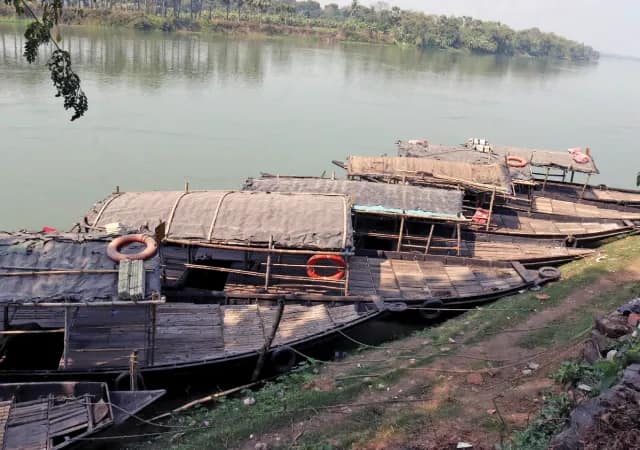 পর্যটকের দেখা নেই লালবাগের নিউ প্যালেস ঘাটে,&nbsp;স্থানীয় মাঝিদের রোজগার তলানিতে