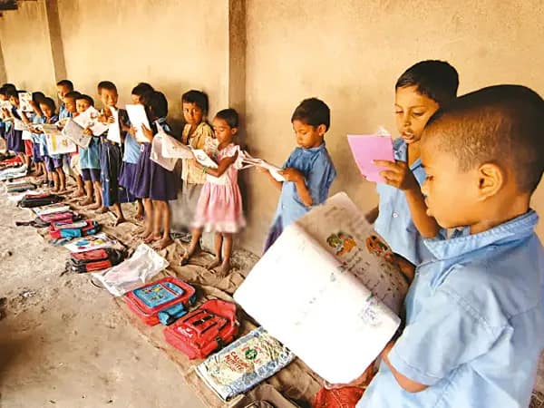 শিক্ষায় বরাদ্দ বৃদ্ধির প্রতিযোগিতা হয় না কেন?
হারাধন চৌধুরী