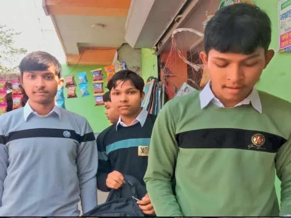 পছন্দ ভিন্ন হলেও, মাধ্যমিকে তিন যমজ ভাই, ভালো ফলের আশায় গ্রামবাসীরা