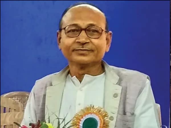 চণ্ডীপুরে স্কুলের শ্রেণিকক্ষ নির্মাণে চারলক্ষ টাকা দান প্রবীণ শিক্ষকের
&nbsp;