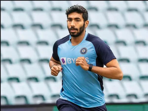 চ্যাম্পিয়ন্স ট্রফি থেকে ছিটকে গেলেন বুমরাহ