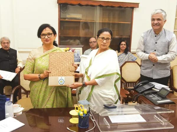পরিকাঠামোয় জোর দিয়ে উন্নয়নমুখী বাজেট রাজ্যের
সঞ্জয় মুখোপাধ্যায়
