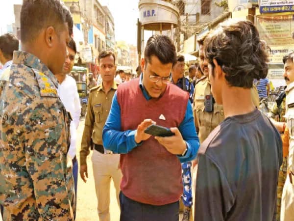 রামপুরহাটে বিকট আওয়াজের বাইক ধরে জরিমানা