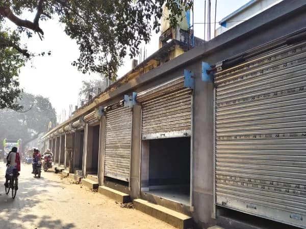 উৎখাত হওয়া হকারদের জন্য ৮০টি দোকান করছে পুরসভা