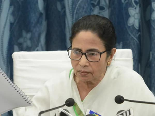 মমতার বাজেটে জোর পরিকাঠামো ও গ্রামোন্নয়নে, ৪ শতাংশ ডিএ বাড়াল রাজ্য