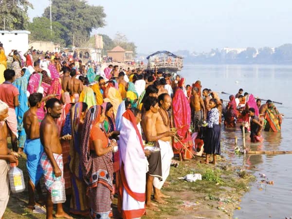 মাঘী পূর্ণিমায় পুণ্যস্নান ও পুজোয় মাতলেন বহু মানুষ