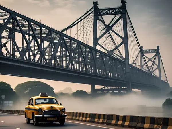 কলকাতা থেকে শীতের ছুটি! সাতসকালেই কড়া রোদ শহরে