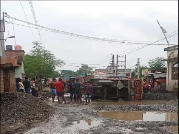 নলহাটি শহরে ঢোকার বাইপাস সংস্কারের দাবি