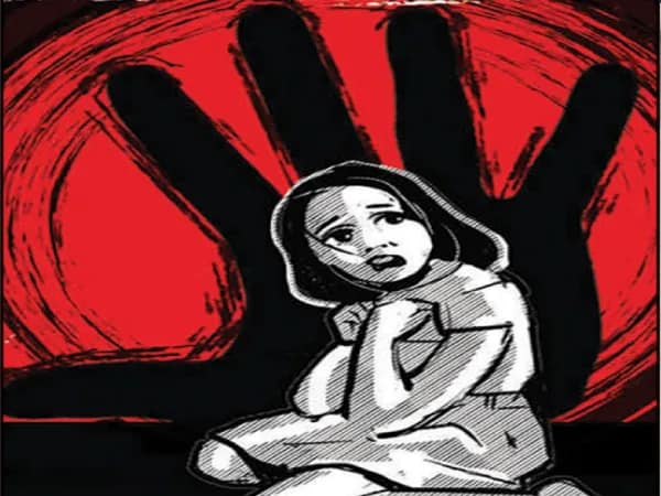 বাড়ি পৌঁছে দেওয়ার নামে নাবালিকাকে যৌন নিগ্রহ