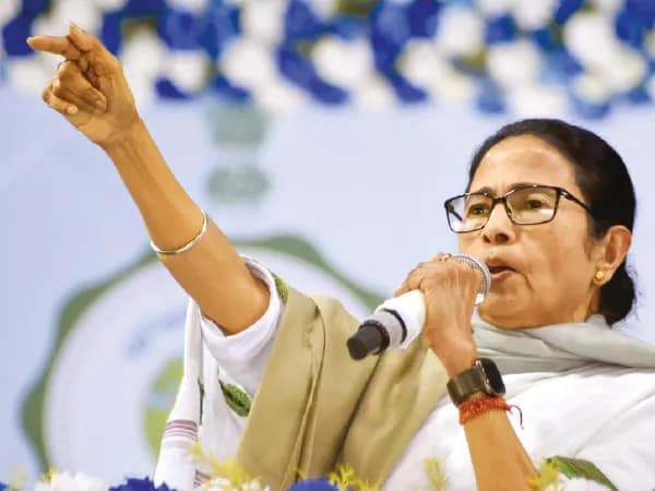 বাংলা যে দিল্লি নয় জানে বিজেপিও
তন্ময় মল্লিক