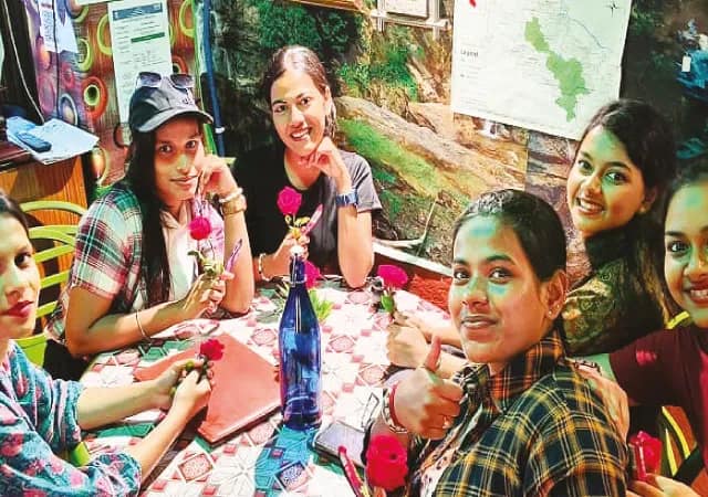 প্রেমদিবসে ঝাড়গ্রামের পর্যটনস্থলে ভিড়, সতর্ক নজরদারি পুলিসের