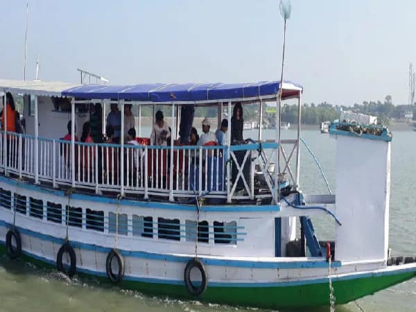 বোটে ফরেস্ট সাফারির অনুমতি নিয়ে চলছে কালোবাজারি, সুন্দরবনে সমস্যায় পর্যটকরা
