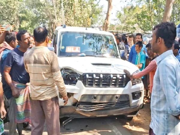 বিজেপি বিধায়কের গাড়ির ধাক্কায় জখম ৩