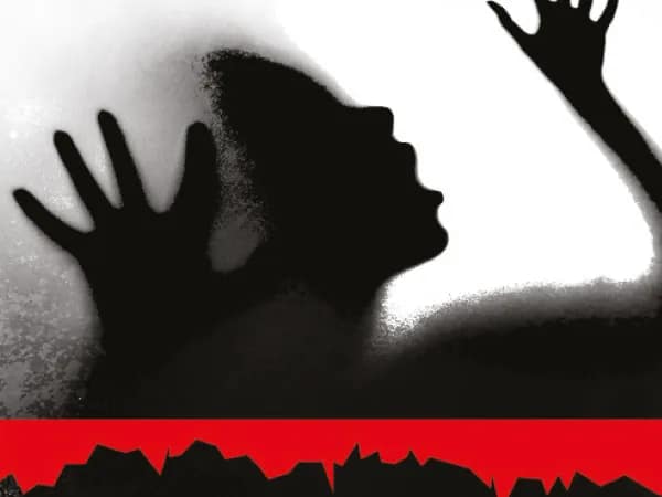 লিফ্ট দেওয়ার নামে চলন্ত গাড়িতে মহিলাকে গণধর্ষণ