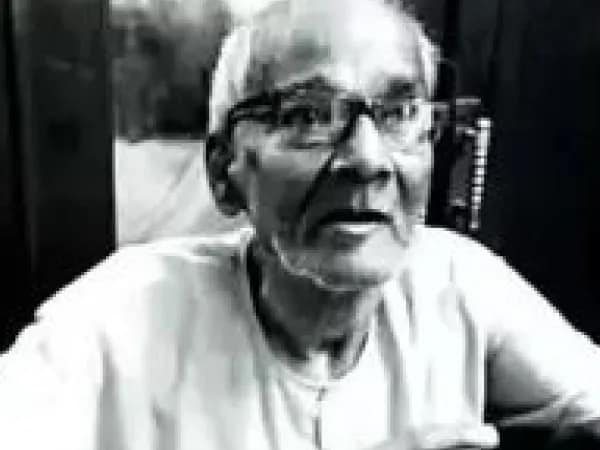 বাংলাটা ঠিক আসে না