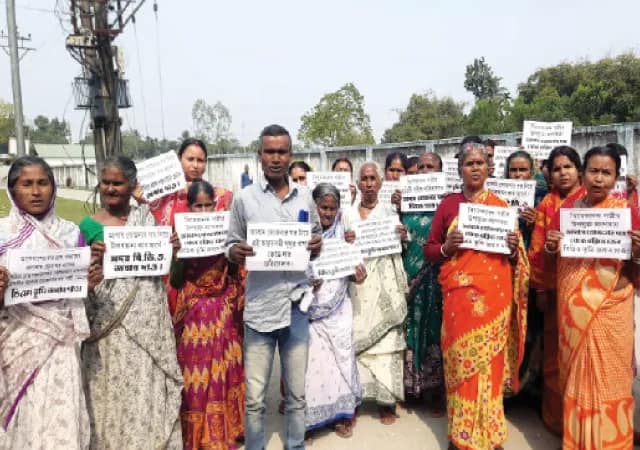 বাংলার বাড়িতে নাম ওঠেনি, বিবেকানন্দপল্লিতে বিক্ষোভ
