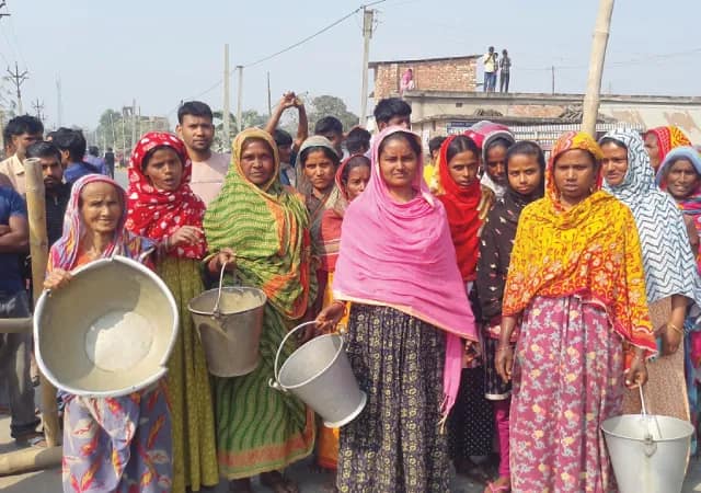 ২০ দিন জল সরবরাহ বন্ধ, দু&rsquo;ঘণ্টা রাজ্য সড়ক অবরোধ