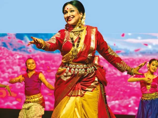ক্যান্সার আক্রান্ত শিশুদের পাশে ঋতুপর্ণা