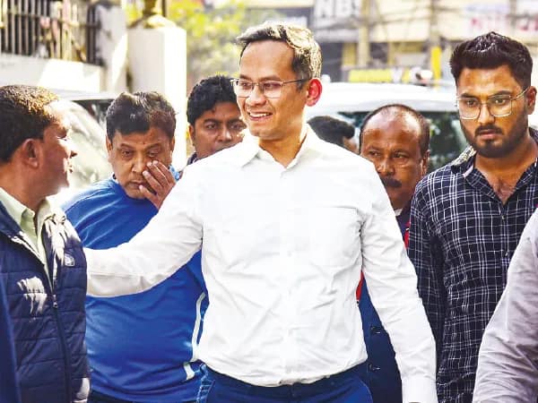 কংগ্রেস সাংসদের স্ত্রীর বিরুদ্ধে&nbsp; মামলা নয়, পিছু হটলেন হিমন্ত