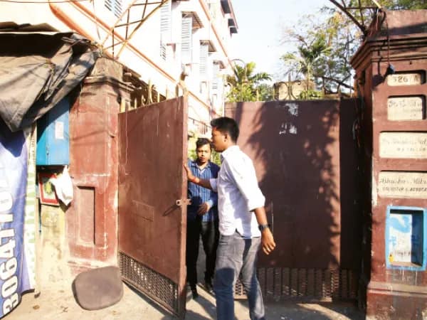 সিসি ক্যামেরার লাইন কেটে বৃদ্ধার ফ্ল্যাটে ঢোকে দুষ্কৃতীরা