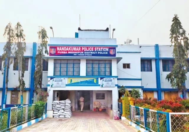 যুগলকে আটকে টাকা আদায় সাসপেন্ড ৩ পুলিসকর্মী