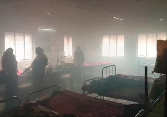 হাসপাতালে ধোঁয়ায় আগুন আতঙ্ক