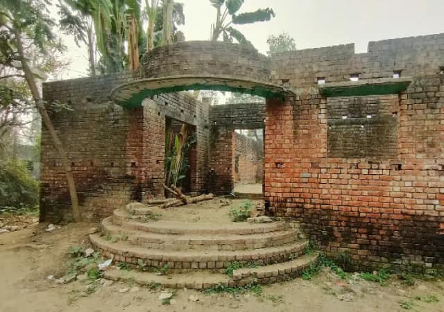 আড়ংঘাটায় বাম আমল থেকেই অসমাপ্ত অবস্থায় কমিউনিটি হল