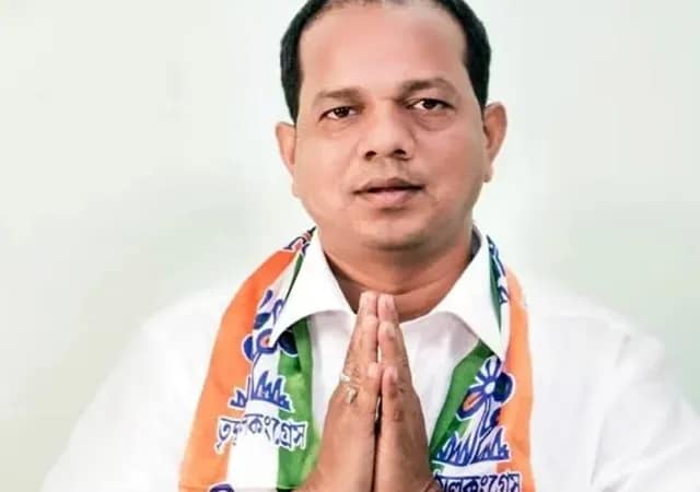 ম্যারাথন তল্লাশির পর জাকির হোসেনের বাড়ি ও কারখানা থেকে বেরিয়ে গেলেন তদন্তকারী অফিসাররা