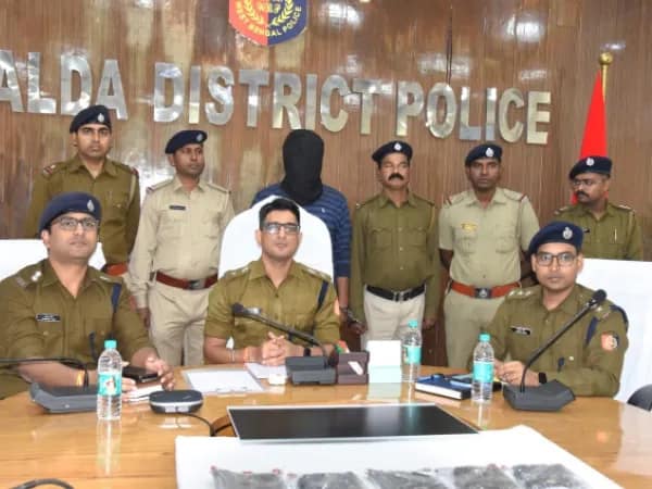 পাঁচটি বন্দুক সহ ধৃত যুবক, আন্তঃরাজ্য পাচার চক্রের খোঁজ