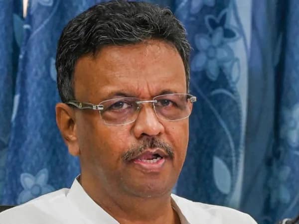 রাজনীতি নয়, ব্যবসার জন্যই প্রয়োজন &lsquo;৫৬ ইঞ্চি&rsquo;: ফিরহাদ