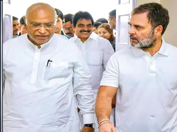 রাজ্যে রাজ্যে হেরেই চলেছে কংগ্রেস, আঙুল ওঠায় রাহুলকে আড়াল খাড়্গের