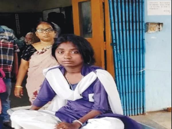 পরীক্ষা কেন্দ্রে ফ্যান খুলে পড়ে ছাত্রী &lsquo;জখম&rsquo;, দায়িত্বপ্রাপ্তদের &nbsp;শো-কজ