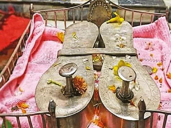 প্রথমবার তমলুকে গৌরাঙ্গ মহাপ্রভুর পাদুকা সকলে দর্শন করতে পারবেন
&nbsp;