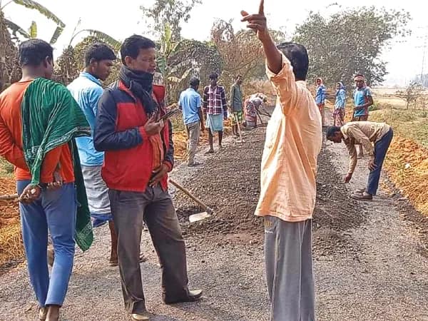 রাস্তা নির্মাণে স্টোন চিপসের বদলে কারখানার বর্জ্য পাথরের ব্যবহার