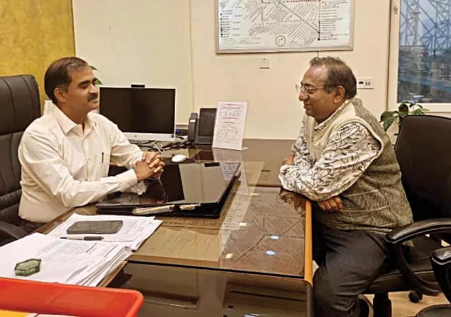 মুরারইয়ে লেভেল ক্রসিং বন্ধ করতে এসে বাধা, ফিরে গেলেন রেলকর্তারা