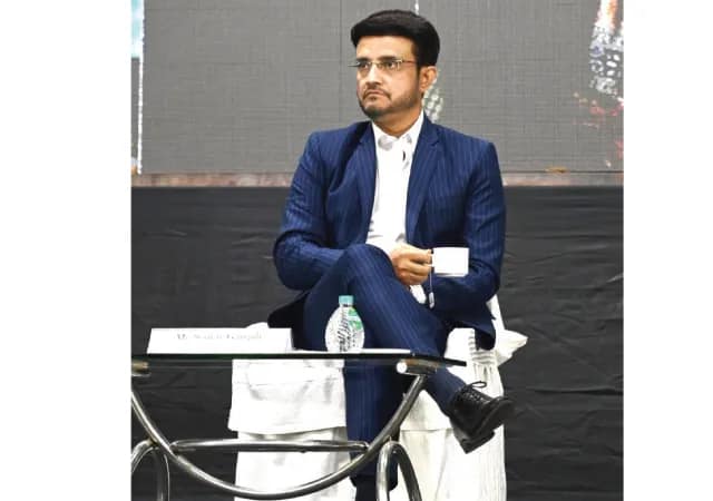 সোশ্যাল মিডিয়াকে পজিটিভ কাজে লাগাতে হবে: সৌরভ