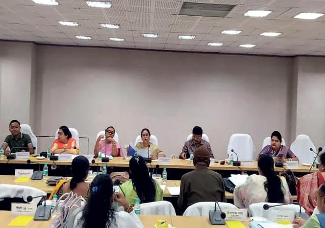 ওয়ার্ডপিছু ২৫ জন দুঃস্থ, মেধাবী&nbsp;পড়ুয়াকে মাসে হাজার টাকা বৃত্তি