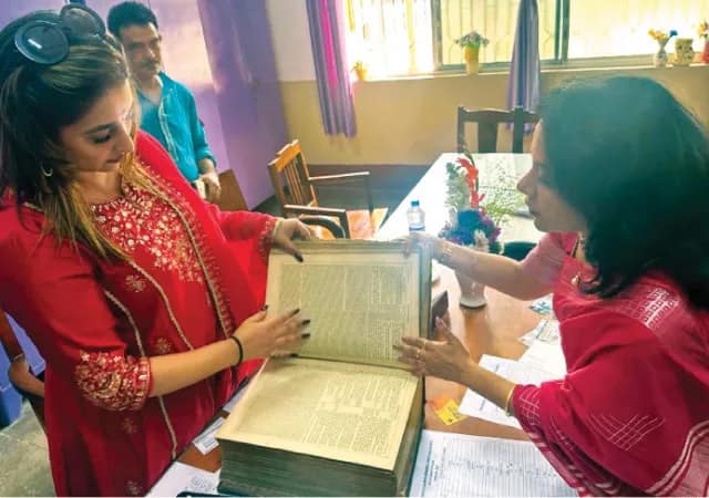 রাজকুমারী গার্লস স্কুলের বাইবেল সংরক্ষণ করার দাবি সায়ন্তিকার